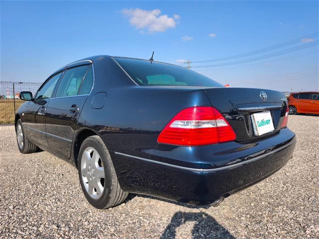 セルシオ Ｃ仕様　Ｆパッケージ　禁煙車　バックモニター　クルコン　ステアリング連動ＨＩＤヘッドランプ　オートライト　純正ＭＯＰナビ　オートエアコン　純正ＯＰ木目調／革巻きコンビステア　後席パワーシート／ヒーター　スマートキー（40枚目）