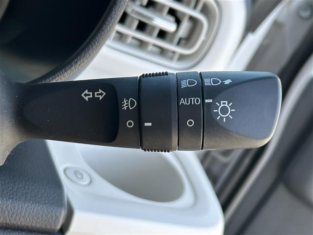 ムーヴキャンバス ストライプスＧ　スマートアシスト　ＡＥＢ　ＬＤＷ　両側パワスラ　シートヒーター　電動パーキングブレーキ　ドラレコ　ホットカップホルダー　社外ディスプレイオーディオ　ＢＴ　ＡＭ／ＦＭ　ＣＤ／ＤＶＤ　ＵＳＢ　ｉＰｏｄ（8枚目）