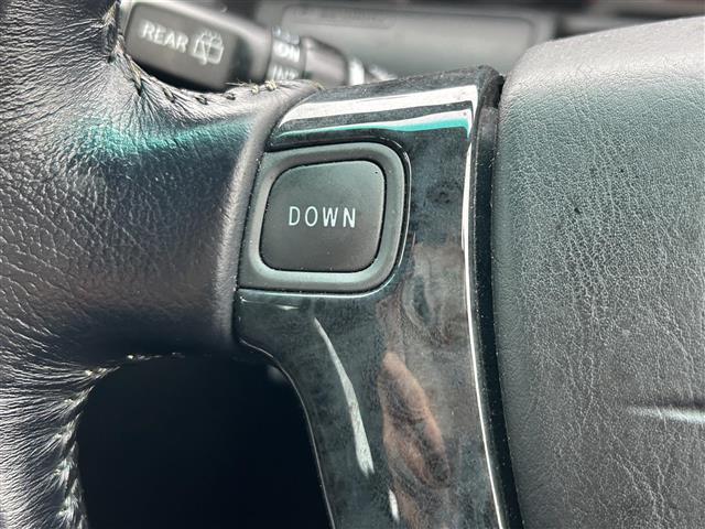 クラウンエステート アスリート　純正ナビＣＤ　ＤＶＤ　ＡＭ　ＦＭ　ワンセグＴＶ　社外１９インチＡＷ　オートライト　純正フロアマット　ルーフレール（4枚目）