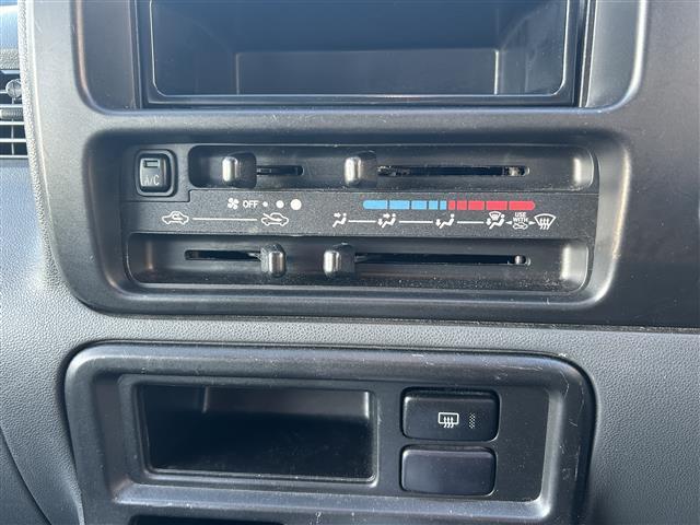 ハイゼットカーゴ クルーズ　ＭＴ車　社外ＥＴＣ　レーダー探知機　両側スライドドア　純正フロアマット　サイドバイザー　オーバーヘッドシェルフ　リモコンキー　取扱説明書（12枚目）