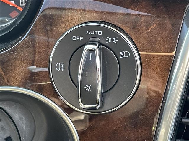 パナメーラ ４Ｓ　ワンオーナー　サンルーフ　ＢＯＳＥサウンド　ナビ　ＴＶ　ＢＴ　バックカメラ　ＥＴＣ　純正１９インチＡＷ　レザーシート　パワーシート　全席シートヒーター　　クルコン　ＬＥＤヘッドライト　スペアキー（10枚目）