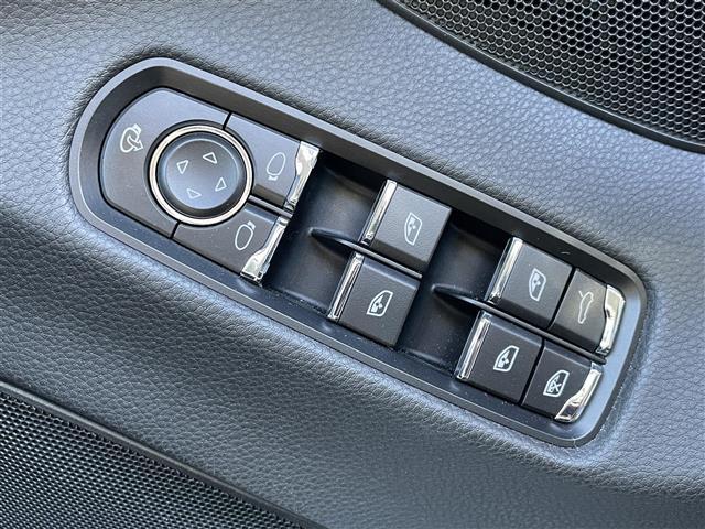 パナメーラ ４Ｓ　ワンオーナー　サンルーフ　ＢＯＳＥサウンド　ナビ　ＴＶ　ＢＴ　バックカメラ　ＥＴＣ　純正１９インチＡＷ　レザーシート　パワーシート　全席シートヒーター　　クルコン　ＬＥＤヘッドライト　スペアキー（12枚目）