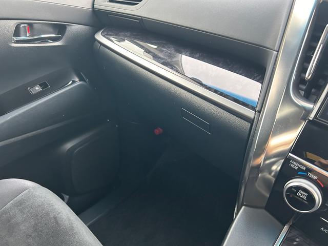 アルファード ２．５Ｓ　ツインムーンルーフ／ＴＲＤフルエアロ／純正ナビ／フルセグＴＶ／ＤＶＤ／ＣＤ／Ｂｌｕｅｔｏｏｔｈ／バックカメラ／リアシートエンターテインメント／デジタルインナーミラー／プリクラッシュセーフティ（22枚目）