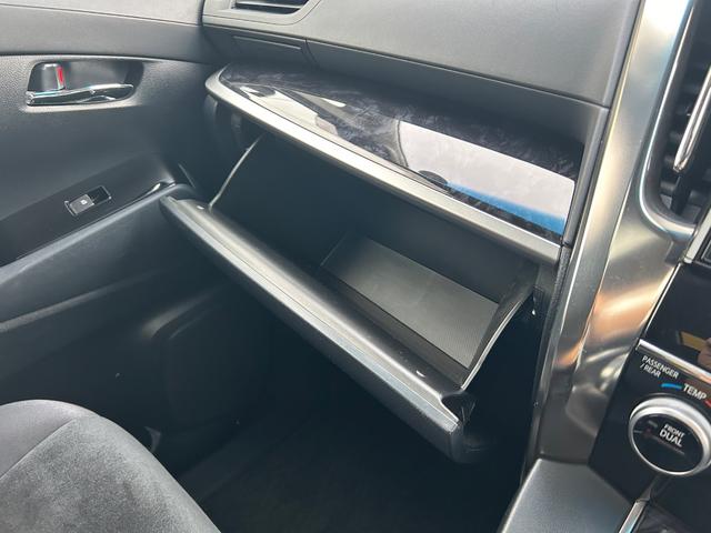 アルファード ２．５Ｓ　ツインムーンルーフ／ＴＲＤフルエアロ／純正ナビ／フルセグＴＶ／ＤＶＤ／ＣＤ／Ｂｌｕｅｔｏｏｔｈ／バックカメラ／リアシートエンターテインメント／デジタルインナーミラー／プリクラッシュセーフティ（23枚目）