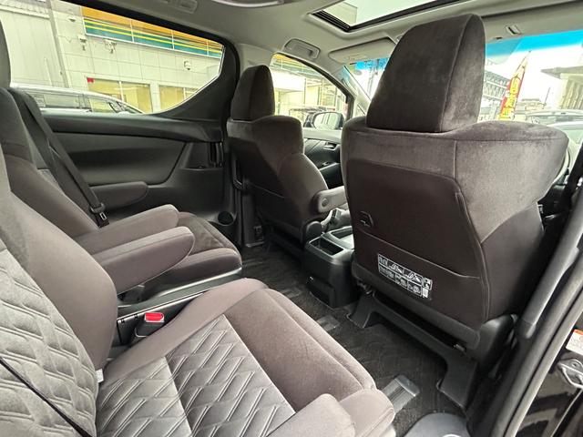 アルファード ２．５Ｓ　ツインムーンルーフ／ＴＲＤフルエアロ／純正ナビ／フルセグＴＶ／ＤＶＤ／ＣＤ／Ｂｌｕｅｔｏｏｔｈ／バックカメラ／リアシートエンターテインメント／デジタルインナーミラー／プリクラッシュセーフティ（32枚目）