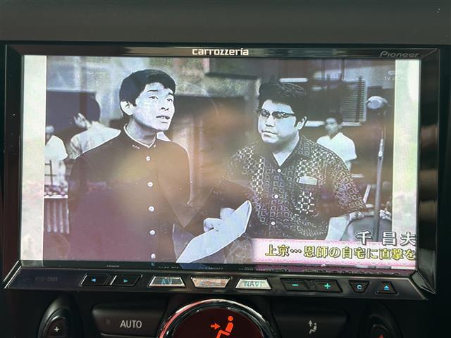 ＭＩＮＩ クーパーＳ　ワンオーナー／ダブルサンルーフ／社外ＨＤＤナビ／ＣＤ／ＤＶＤ／ＦＭ・ＡＭ／Ｂｌｕｅｔｏｏｔｈ／バックカメラ／全天球ドライブレコーダー／赤レザーシート／純正１７インチアルミホイール／カーボン調インパネ（5枚目）