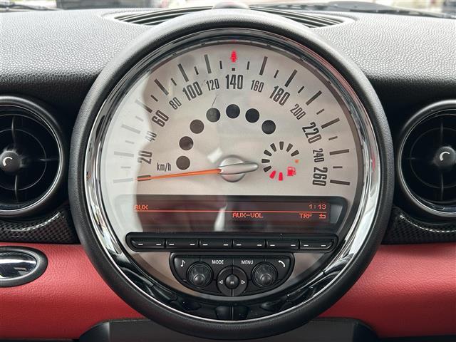ＭＩＮＩ クーパーＳ　ワンオーナー／ダブルサンルーフ／社外ＨＤＤナビ／ＣＤ／ＤＶＤ／ＦＭ・ＡＭ／Ｂｌｕｅｔｏｏｔｈ／バックカメラ／全天球ドライブレコーダー／赤レザーシート／純正１７インチアルミホイール／カーボン調インパネ（6枚目）