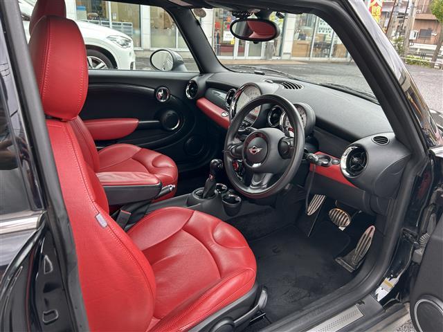 ＭＩＮＩ クーパーＳ　ワンオーナー／ダブルサンルーフ／社外ＨＤＤナビ／ＣＤ／ＤＶＤ／ＦＭ・ＡＭ／Ｂｌｕｅｔｏｏｔｈ／バックカメラ／全天球ドライブレコーダー／赤レザーシート／純正１７インチアルミホイール／カーボン調インパネ（22枚目）