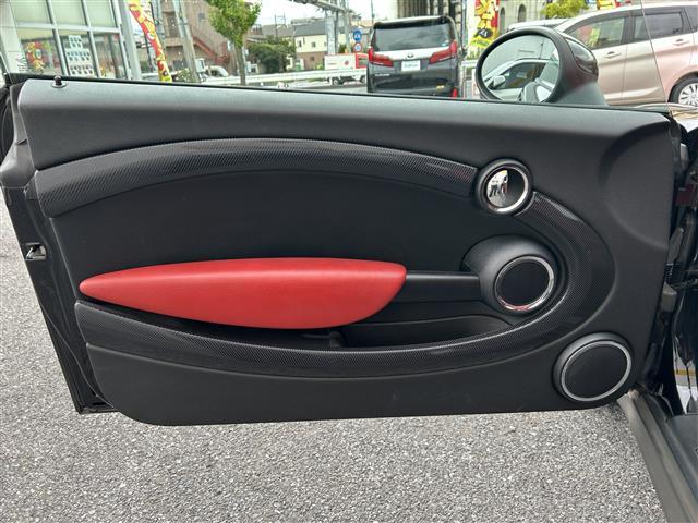 ＭＩＮＩ クーパーＳ　ワンオーナー／ダブルサンルーフ／社外ＨＤＤナビ／ＣＤ／ＤＶＤ／ＦＭ・ＡＭ／Ｂｌｕｅｔｏｏｔｈ／バックカメラ／全天球ドライブレコーダー／赤レザーシート／純正１７インチアルミホイール／カーボン調インパネ（35枚目）