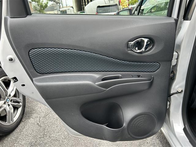 ノート Ｘ　ＤＩＧ－Ｓ　Ｖセレクション＋セーフティ　ワンオーナー／社外メモリナビ（ＭＤＶ－Ｍ８０７ＨＤＷ）／ＡＭ／ＦＭ／ＣＤ／ＤＶＤ／Ｂｌｕｅｔｏｏｔｈ／ＳＭＡＲＴ　ＵＳＥＮ／ｉＰｏｄ／ＵＳＢ／フルセグＴＶ／エマージェンシーブレーキ／レーンアシスト／（31枚目）