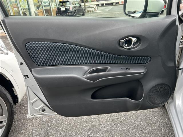 ノート Ｘ　ＤＩＧ－Ｓ　Ｖセレクション＋セーフティ　ワンオーナー／社外メモリナビ（ＭＤＶ－Ｍ８０７ＨＤＷ）／ＡＭ／ＦＭ／ＣＤ／ＤＶＤ／Ｂｌｕｅｔｏｏｔｈ／ＳＭＡＲＴ　ＵＳＥＮ／ｉＰｏｄ／ＵＳＢ／フルセグＴＶ／エマージェンシーブレーキ／レーンアシスト／（35枚目）