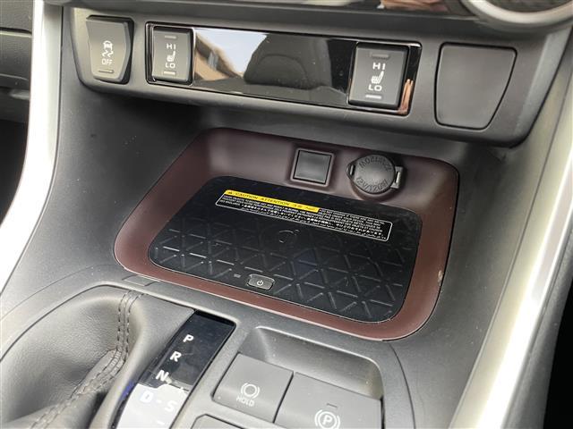 RAV4 ハイブリッドG ワンオーナー/純正メモリナビ(NSZT-Y68T)/フルセグTV/AM/FM/CD/DVD/Bluetooth//4WD/MT付AT/レーントレーシングアシスト/プリクラッシュセーフティ(8枚目)