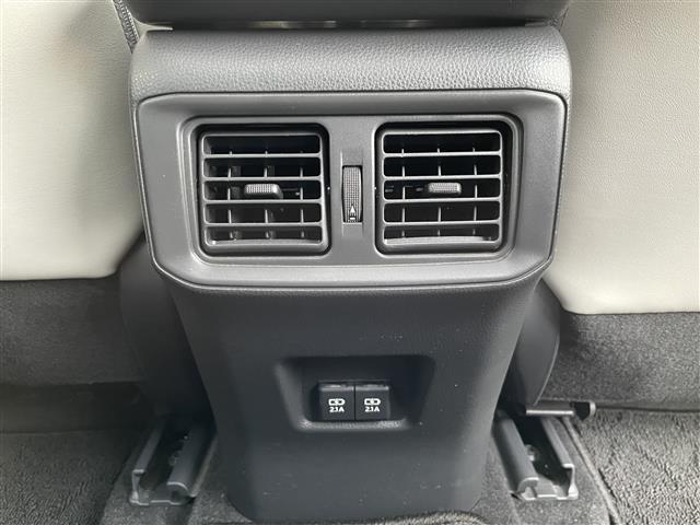 RAV4 ハイブリッドG ワンオーナー/純正メモリナビ(NSZT-Y68T)/フルセグTV/AM/FM/CD/DVD/Bluetooth//4WD/MT付AT/レーントレーシングアシスト/プリクラッシュセーフティ(17枚目)