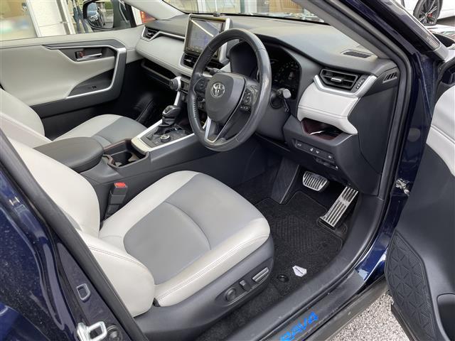 RAV4 ハイブリッドG ワンオーナー/純正メモリナビ(NSZT-Y68T)/フルセグTV/AM/FM/CD/DVD/Bluetooth//4WD/MT付AT/レーントレーシングアシスト/プリクラッシュセーフティ(18枚目)