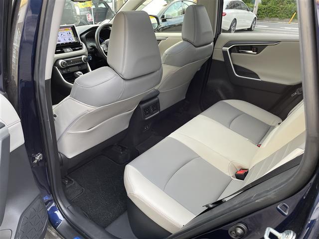 RAV4 ハイブリッドG ワンオーナー/純正メモリナビ(NSZT-Y68T)/フルセグTV/AM/FM/CD/DVD/Bluetooth//4WD/MT付AT/レーントレーシングアシスト/プリクラッシュセーフティ(29枚目)