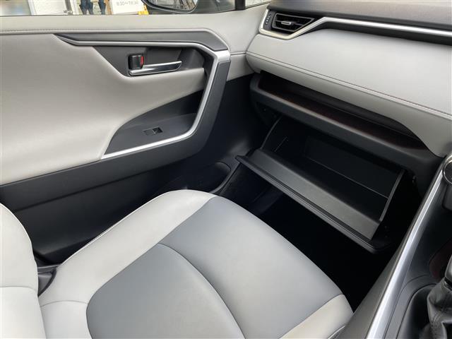 RAV4 ハイブリッドG ワンオーナー/純正メモリナビ(NSZT-Y68T)/フルセグTV/AM/FM/CD/DVD/Bluetooth//4WD/MT付AT/レーントレーシングアシスト/プリクラッシュセーフティ(33枚目)