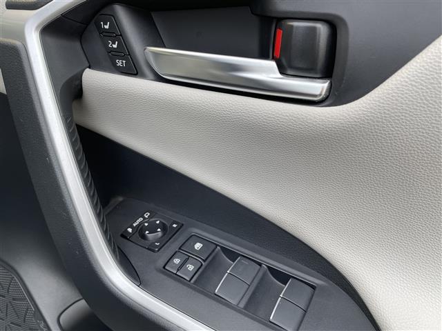 RAV4 ハイブリッドG ワンオーナー/純正メモリナビ(NSZT-Y68T)/フルセグTV/AM/FM/CD/DVD/Bluetooth//4WD/MT付AT/レーントレーシングアシスト/プリクラッシュセーフティ(34枚目)