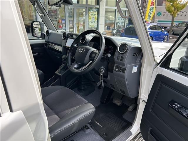 ランドクルーザー70 AX ワンオーナー/純正SDナビ/CD/DVD/FM・AM/Bluetooth/フルセグTV/バックカメラ/ETC2.0/ドライブレコーダー前後/プリクラッシュセーフティ/LDA/RSA/純正16AW/(22枚目)