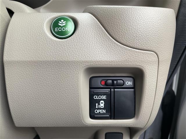 Ｎ－ＢＯＸ Ｇ・ターボＬパッケージ　ワンオーナー　純正ＳＤナビ　フルセグＴＶ／ＣＤ／ＤＶＤ／Ｂｌｕｅｔｏｏｔｈ／ＡＭ・ＦＭ／ＵＳＢ　クルーズコントロール　ビルトインＥＴＣ　アイドリングストップ　横滑り防止装置　ステアリングスイッチ（7枚目）