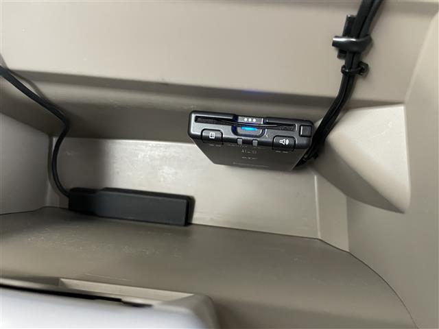 Ｎ－ＢＯＸ Ｇ・ターボＬパッケージ　ワンオーナー　純正ＳＤナビ　フルセグＴＶ／ＣＤ／ＤＶＤ／Ｂｌｕｅｔｏｏｔｈ／ＡＭ・ＦＭ／ＵＳＢ　クルーズコントロール　ビルトインＥＴＣ　アイドリングストップ　横滑り防止装置　ステアリングスイッチ（8枚目）