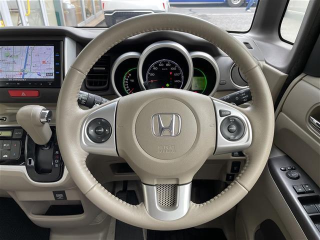 Ｎ－ＢＯＸ Ｇ・ターボＬパッケージ　ワンオーナー　純正ＳＤナビ　フルセグＴＶ／ＣＤ／ＤＶＤ／Ｂｌｕｅｔｏｏｔｈ／ＡＭ・ＦＭ／ＵＳＢ　クルーズコントロール　ビルトインＥＴＣ　アイドリングストップ　横滑り防止装置　ステアリングスイッチ（11枚目）