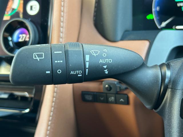 ヴェルファイアハイブリッド Z プレミア ワンオーナー/ユニバーサルステップ/デジタルインナーミラー/サンセットブラウンプレミアムナッパ革シート/13.2型有機EL後席ディスプレイ/左右独立ムーンルーフ/プリクラッシュセーフティ(10枚目)