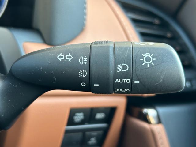 ヴェルファイアハイブリッド Z プレミア ワンオーナー/ユニバーサルステップ/デジタルインナーミラー/サンセットブラウンプレミアムナッパ革シート/13.2型有機EL後席ディスプレイ/左右独立ムーンルーフ/プリクラッシュセーフティ(11枚目)