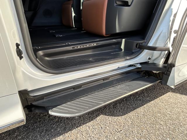 ヴェルファイアハイブリッド Z プレミア ワンオーナー/ユニバーサルステップ/デジタルインナーミラー/サンセットブラウンプレミアムナッパ革シート/13.2型有機EL後席ディスプレイ/左右独立ムーンルーフ/プリクラッシュセーフティ(35枚目)