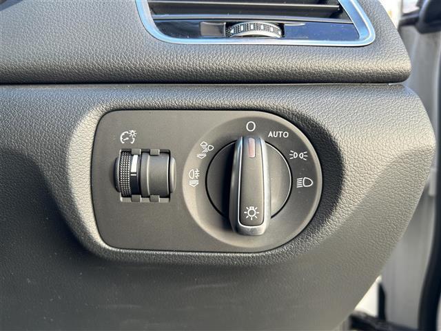 Ｑ３ １．４ＴＦＳＩ　レザーパッケージ／コンビニエンスパッケージ／純正ＭＭＩナビ　フルセグＴＶ／ＣＤ・ＤＶＤ／Ｂｌｕｅｔｏｏｔｈ／ＡＭ・ＦＭ／ＳＤ／バックカメラ／アイドリングストップ／クルーズコントロール／コーナーセンサー（18枚目）