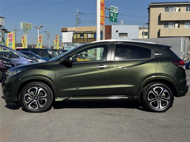 ヴェゼル ハイブリッドＺ　ワンオーナー　あんしんＰＫＧ　純正ナビ　ワンセグＴＶ　Ｂｌｕｅｔｏｏｔｈ　バックカメラ　ハーフレザーシート　シートヒーター　純正１７インチＡＷ　ＬＥＤライト　ＥＴＣ　スマートキー（4枚目）