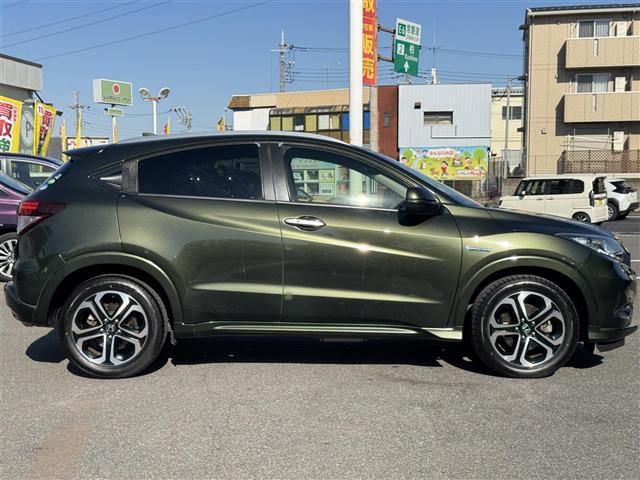 ヴェゼル ハイブリッドＺ　ワンオーナー　あんしんＰＫＧ　純正ナビ　ワンセグＴＶ　Ｂｌｕｅｔｏｏｔｈ　バックカメラ　ハーフレザーシート　シートヒーター　純正１７インチＡＷ　ＬＥＤライト　ＥＴＣ　スマートキー（5枚目）