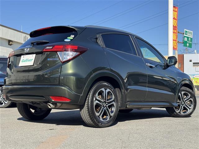 ヴェゼル ハイブリッドＺ　ワンオーナー　あんしんＰＫＧ　純正ナビ　ワンセグＴＶ　Ｂｌｕｅｔｏｏｔｈ　バックカメラ　ハーフレザーシート　シートヒーター　純正１７インチＡＷ　ＬＥＤライト　ＥＴＣ　スマートキー（6枚目）