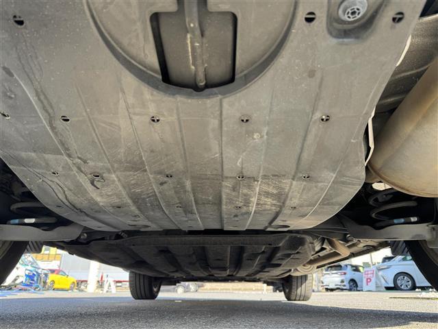 ヴェゼル ハイブリッドＺ　ワンオーナー　あんしんＰＫＧ　純正ナビ　ワンセグＴＶ　Ｂｌｕｅｔｏｏｔｈ　バックカメラ　ハーフレザーシート　シートヒーター　純正１７インチＡＷ　ＬＥＤライト　ＥＴＣ　スマートキー（10枚目）