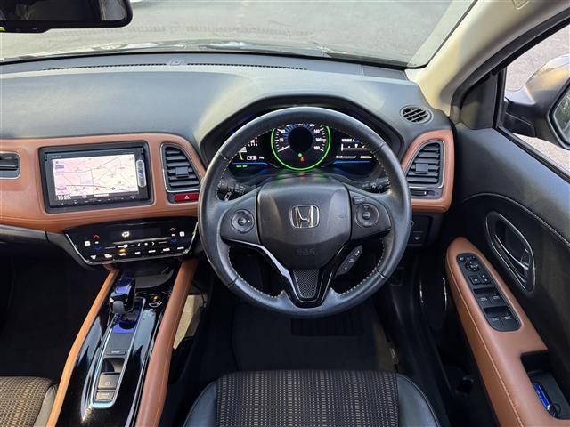 ヴェゼル ハイブリッドＺ　ワンオーナー　あんしんＰＫＧ　純正ナビ　ワンセグＴＶ　Ｂｌｕｅｔｏｏｔｈ　バックカメラ　ハーフレザーシート　シートヒーター　純正１７インチＡＷ　ＬＥＤライト　ＥＴＣ　スマートキー（11枚目）