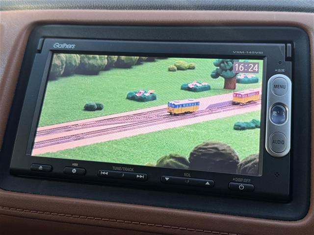 ヴェゼル ハイブリッドＺ　ワンオーナー　あんしんＰＫＧ　純正ナビ　ワンセグＴＶ　Ｂｌｕｅｔｏｏｔｈ　バックカメラ　ハーフレザーシート　シートヒーター　純正１７インチＡＷ　ＬＥＤライト　ＥＴＣ　スマートキー（13枚目）