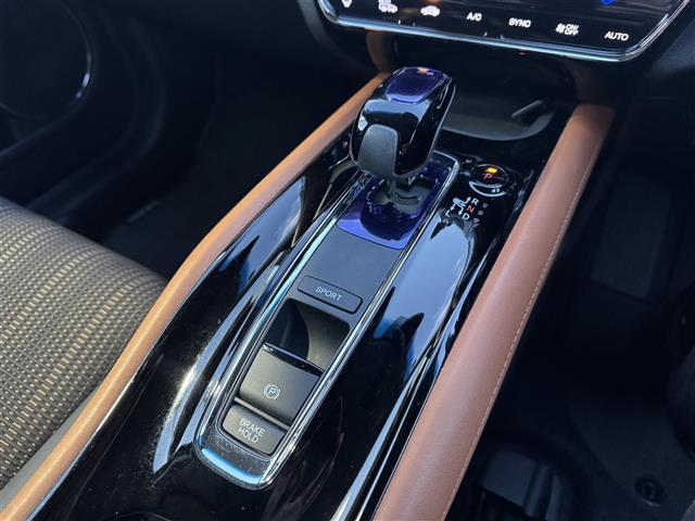 ヴェゼル ハイブリッドＺ　ワンオーナー　あんしんＰＫＧ　純正ナビ　ワンセグＴＶ　Ｂｌｕｅｔｏｏｔｈ　バックカメラ　ハーフレザーシート　シートヒーター　純正１７インチＡＷ　ＬＥＤライト　ＥＴＣ　スマートキー（19枚目）