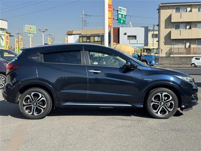 ヴェゼル ハイブリッドＺ・ホンダセンシング　ワンオーナー車　ホンダセンシング　衝突軽減ブレーキ　レーンキープ　レーダークルーズ　純正ナビ　フルセグＴＶ　Ｂｌｕｅｔｏｏｔｈ　バックカメラ　シートヒーター　前後ドラレコ　ＬＥＤライト　ＥＴＣ（5枚目）