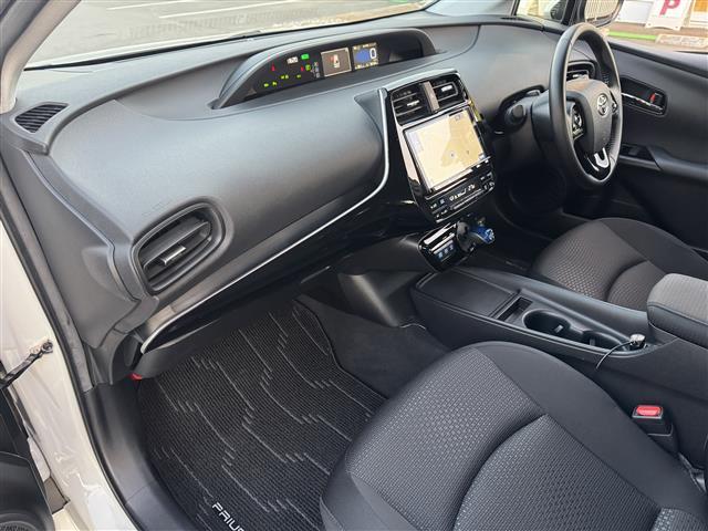 プリウス SセーフティプラスII トヨタセーフティーセンス ACC/LKA/BSM Aハイビーム 純正9型ナビ フルセグTV Bluetooth 全方位カメラ 社外ドラレコ一体型ミラー LEDライト ETC スマートキー(30枚目)