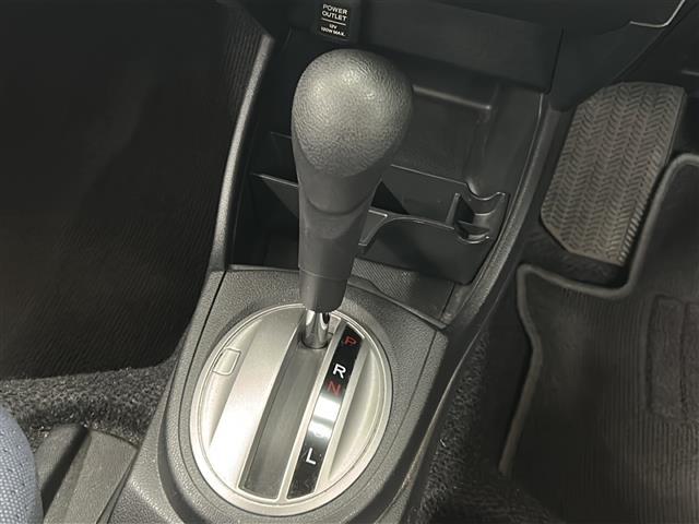 フィット G ・社外CD/AUX・キーレス・電格ミラー・ドアバイザー・冬タイヤ14インチホイル積込(8枚目)