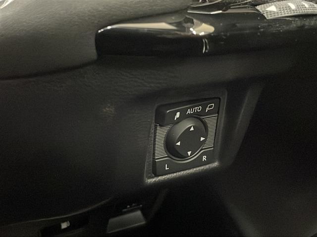 クラウンハイブリッド RSアドバンス Four ・4WD・寒冷地仕様・純正ナビ/フルセグTV/DVD/CD/SD/BT・パノラミックビューモニター・サンルーフ・ドライブレコーダー・ワイヤレス充電・純正エンジンスターター・プリクラッシセーフティ(14枚目)