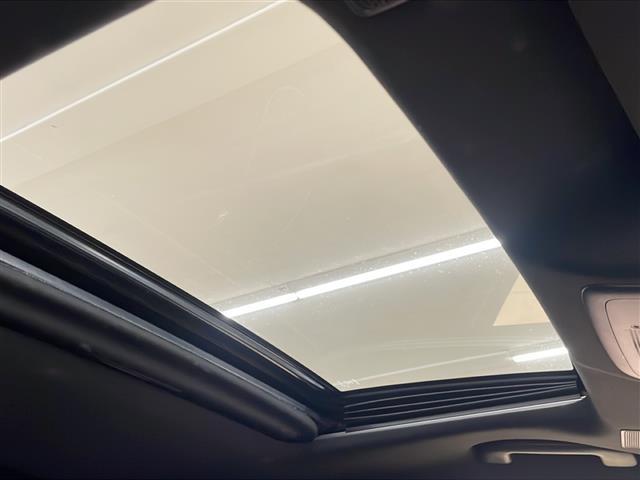 クラウンハイブリッド RSアドバンス Four ・4WD・寒冷地仕様・純正ナビ/フルセグTV/DVD/CD/SD/BT・パノラミックビューモニター・サンルーフ・ドライブレコーダー・ワイヤレス充電・純正エンジンスターター・プリクラッシセーフティ(16枚目)