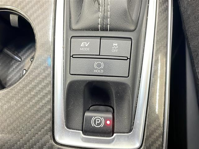 クラウンハイブリッド RSアドバンス Four ・4WD・寒冷地仕様・純正ナビ/フルセグTV/DVD/CD/SD/BT・パノラミックビューモニター・サンルーフ・ドライブレコーダー・ワイヤレス充電・純正エンジンスターター・プリクラッシセーフティ(17枚目)