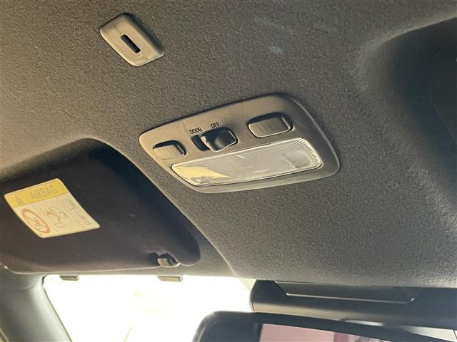 ハイエースバン スーパーGL ダーク プライムII 4WD/ディーゼルターボ/社外SDナビCD/DVD/AM/FM/BT/フルセグ/ALPINE10.1リアフリップダウンモニター/プリクラッシュセーフティ/レーンディパーチャーアラート(11枚目)