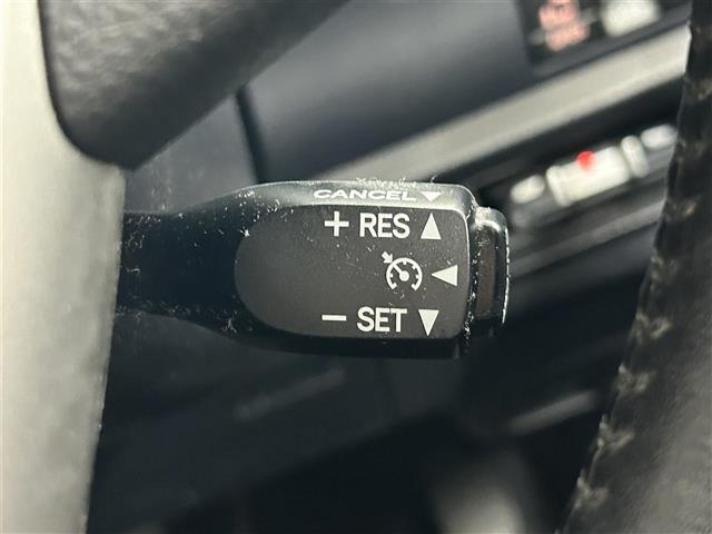 ヴォクシー Ｖ　・４ＷＤ・社外ナビ／フルセグＴＶ／ＤＶＤ／ＣＤ／ＳＤ／ＢＴ・バックカメラ・左側パワースライドドア・社外エンジンスターター・クルーズコントロール・オートマチックハイビーム・アイドリングストップ（11枚目）