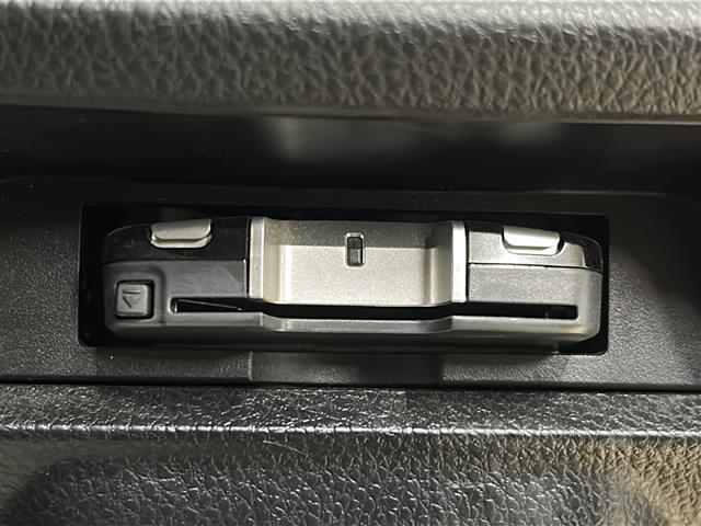 ヴォクシー Ｖ　・４ＷＤ・社外ナビ／フルセグＴＶ／ＤＶＤ／ＣＤ／ＳＤ／ＢＴ・バックカメラ・左側パワースライドドア・社外エンジンスターター・クルーズコントロール・オートマチックハイビーム・アイドリングストップ（17枚目）