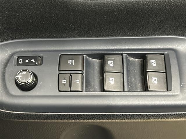 ヴォクシー Ｖ　・４ＷＤ・社外ナビ／フルセグＴＶ／ＤＶＤ／ＣＤ／ＳＤ／ＢＴ・バックカメラ・左側パワースライドドア・社外エンジンスターター・クルーズコントロール・オートマチックハイビーム・アイドリングストップ（18枚目）