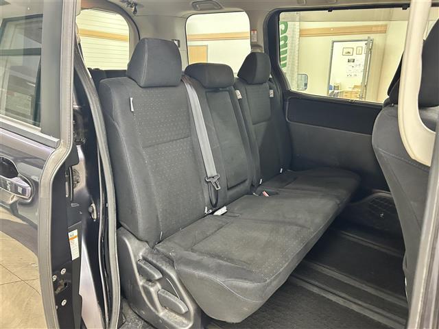 ヴォクシー Ｖ　・４ＷＤ・社外ナビ／フルセグＴＶ／ＤＶＤ／ＣＤ／ＳＤ／ＢＴ・バックカメラ・左側パワースライドドア・社外エンジンスターター・クルーズコントロール・オートマチックハイビーム・アイドリングストップ（22枚目）