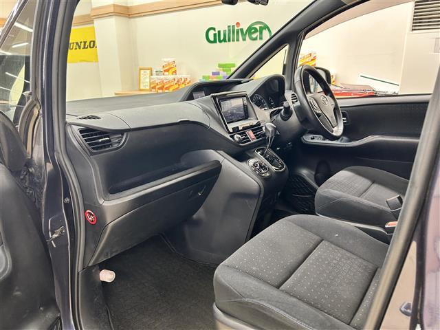 ヴォクシー Ｖ　・４ＷＤ・社外ナビ／フルセグＴＶ／ＤＶＤ／ＣＤ／ＳＤ／ＢＴ・バックカメラ・左側パワースライドドア・社外エンジンスターター・クルーズコントロール・オートマチックハイビーム・アイドリングストップ（25枚目）