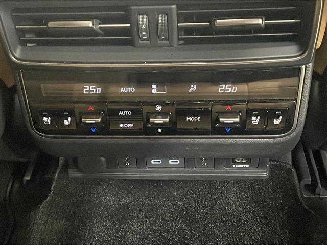 ＬＸ ＬＸ６００　・４ＷＤ・寒冷地仕様・純正ナビ／フルセグＴＶ／ＢＴ・Ｍｉｒａｃａｓｔ・パノラミックビューモニター・リヤエンターテイメントシステム・マークレビンソン・モデリスタエアロ・クールＢＯＸ・ワイヤレス充電（6枚目）