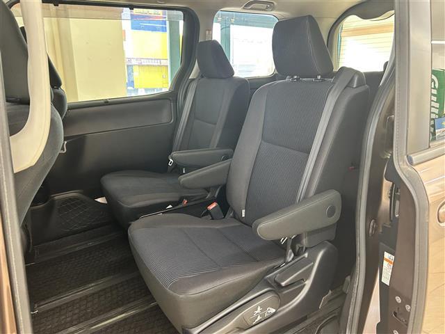 ノア Ｘ　・４ＷＤ・寒冷地仕様・社外ナビ／フルセグＴＶ／ＤＶＤ／ＣＤ／ＢＴ・バックカメラ・ＡＬＰＩＮＥリヤフリップダウンモニター・社外エンジンスターター・ドライブレコーダー・両側パワースライドドア・ＥＴＣ（26枚目）